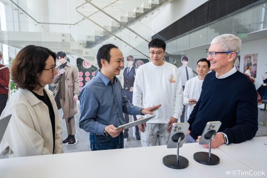 苹果CEO库克访问叠纸游戏盛赞《暖暖》和《恋与